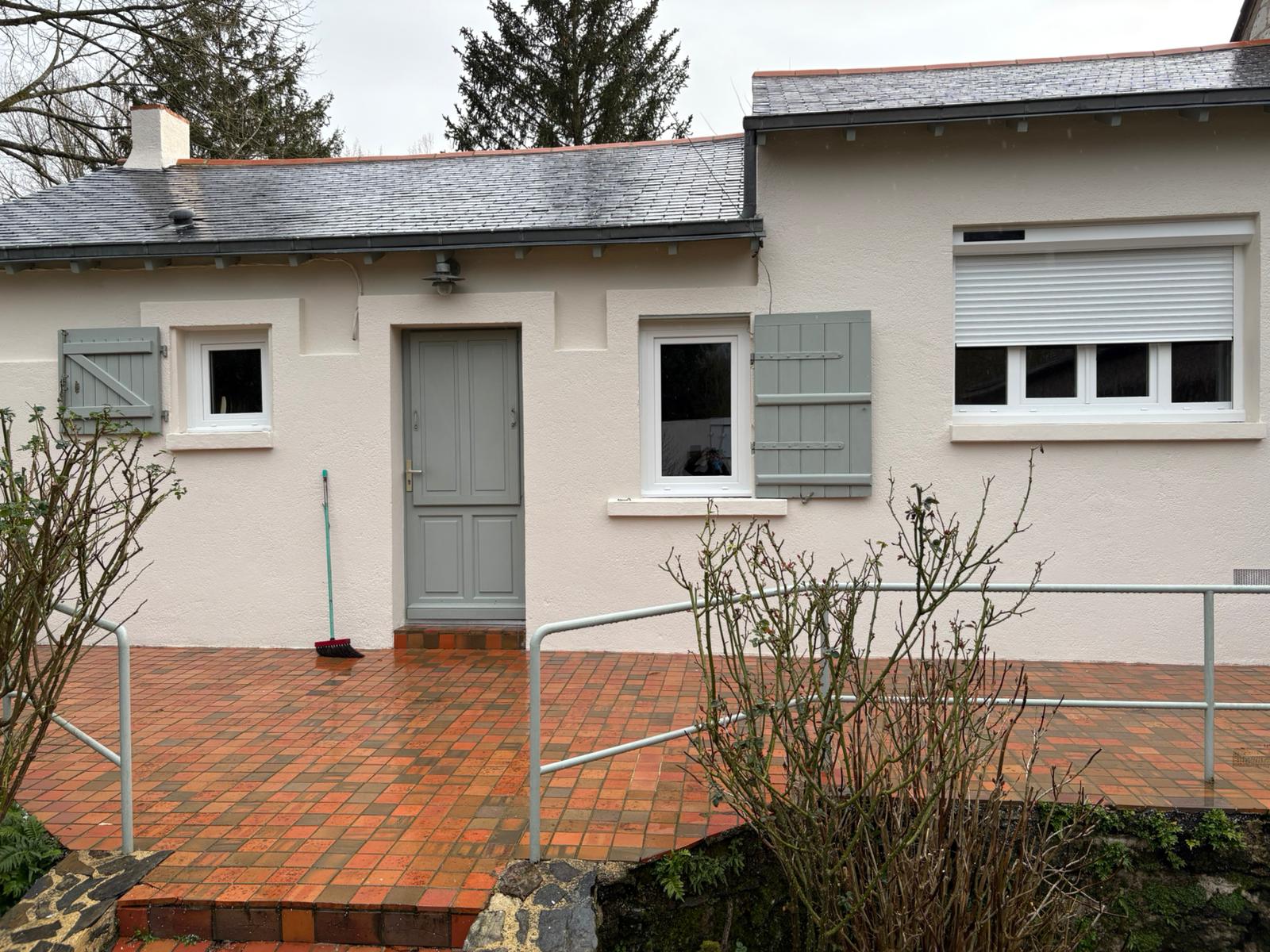 Pose menuiserie - Maison - Volet - Terrasse - Denée