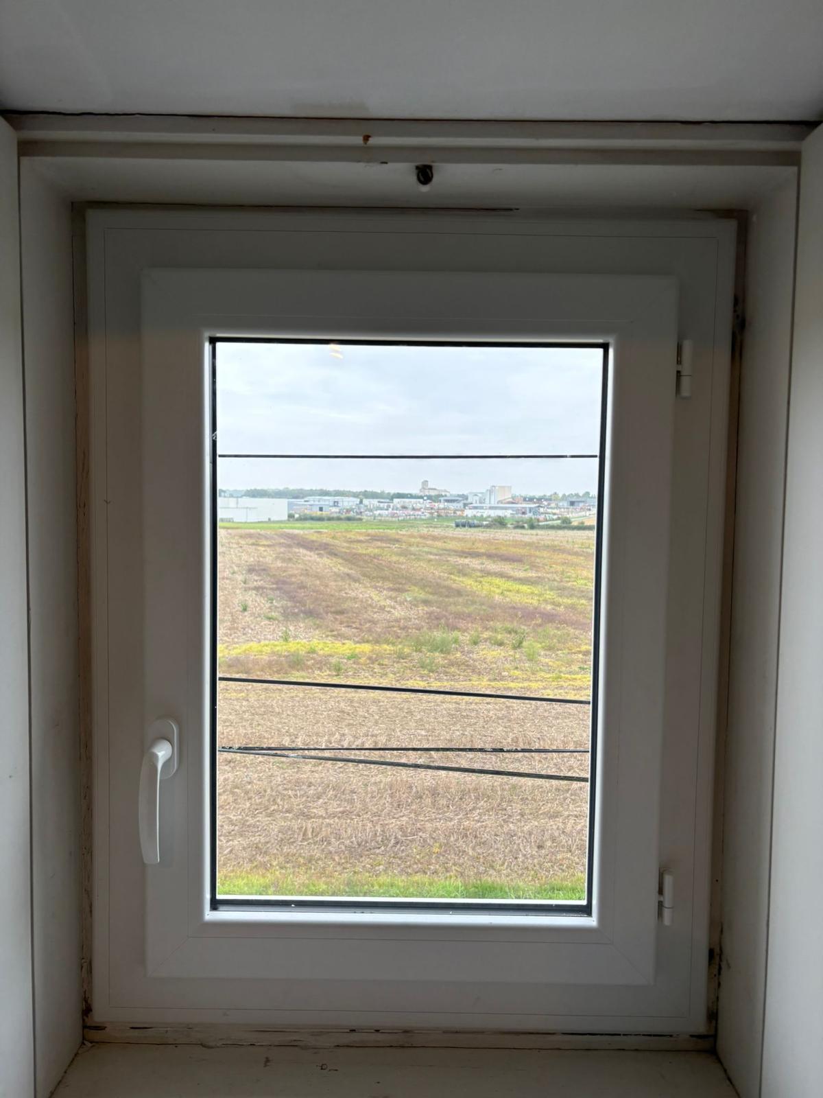 remplacement d'une fenêtre - petite fenêtre double vitrage en PVC