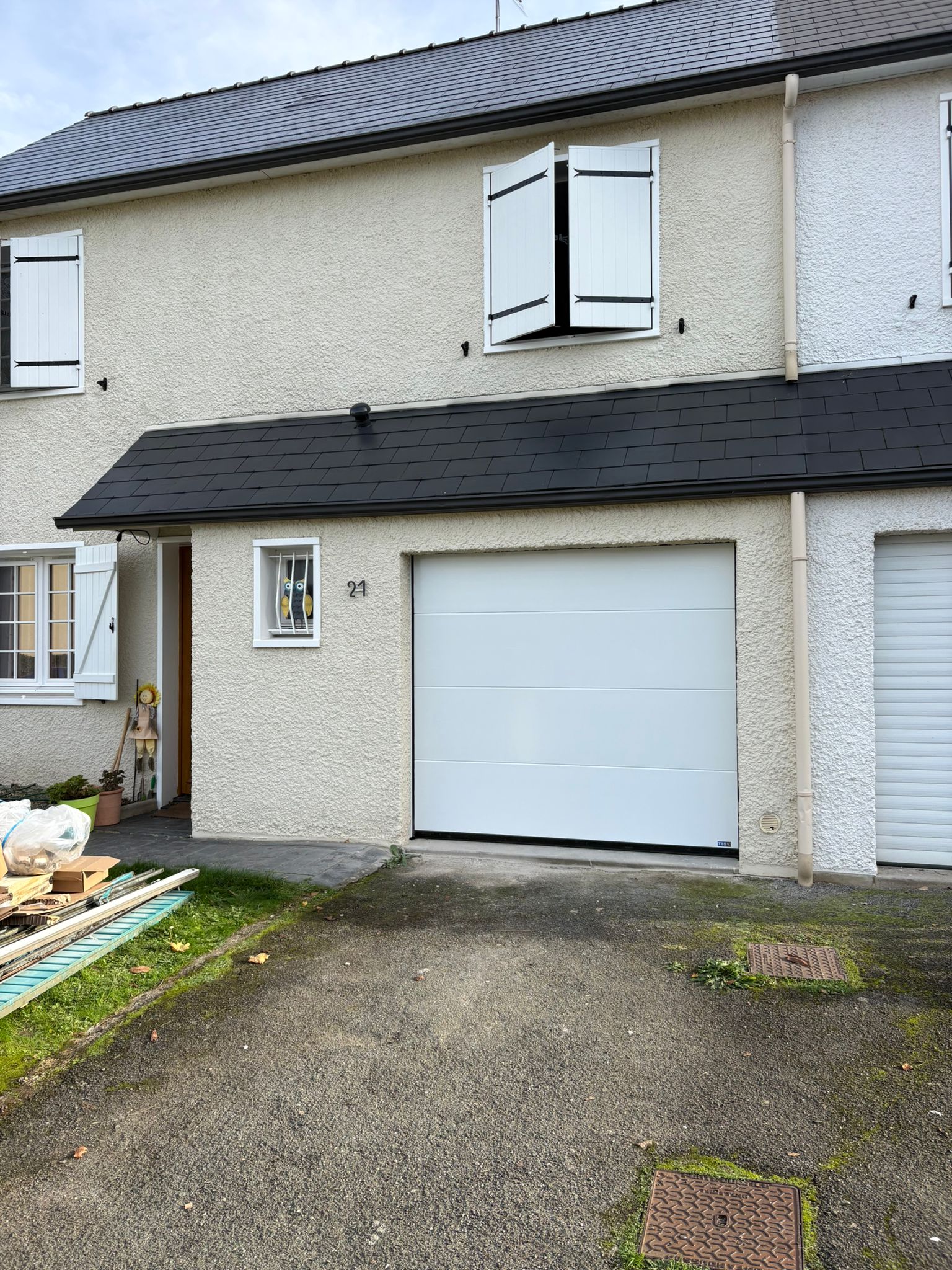 Pose porte de garage et volets battants Maison